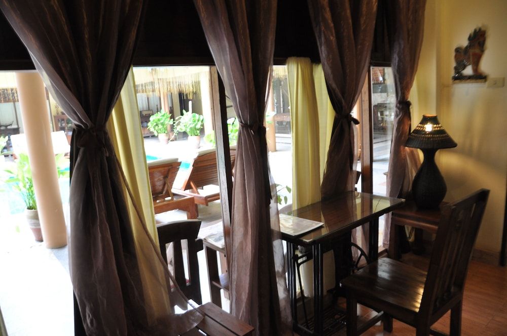 Ruean Thai Hotel Superior Double Room 11