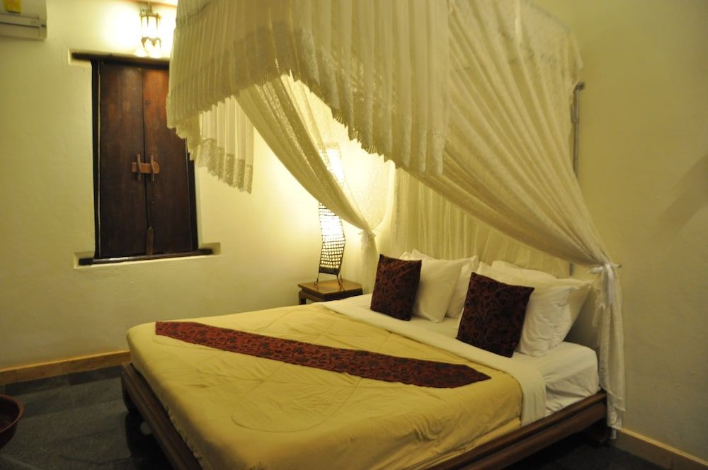 Ruean Thai Hotel Superior Double Room 4