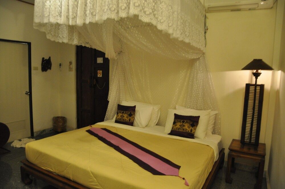 Ruean Thai Hotel Superior Double Room 2