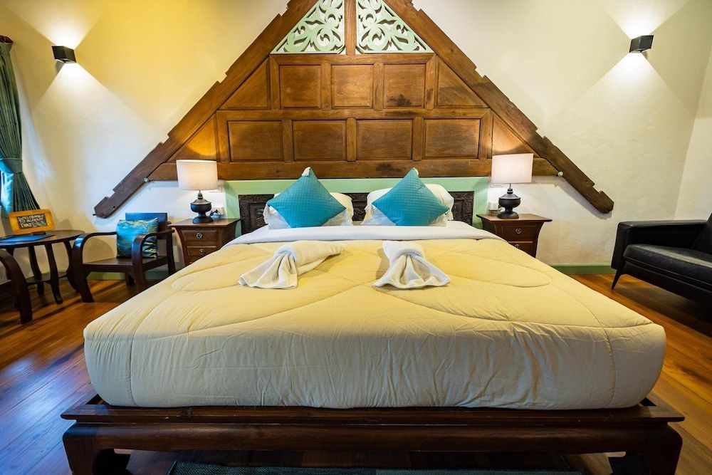 Ruean Thai Hotel Executive Room 2