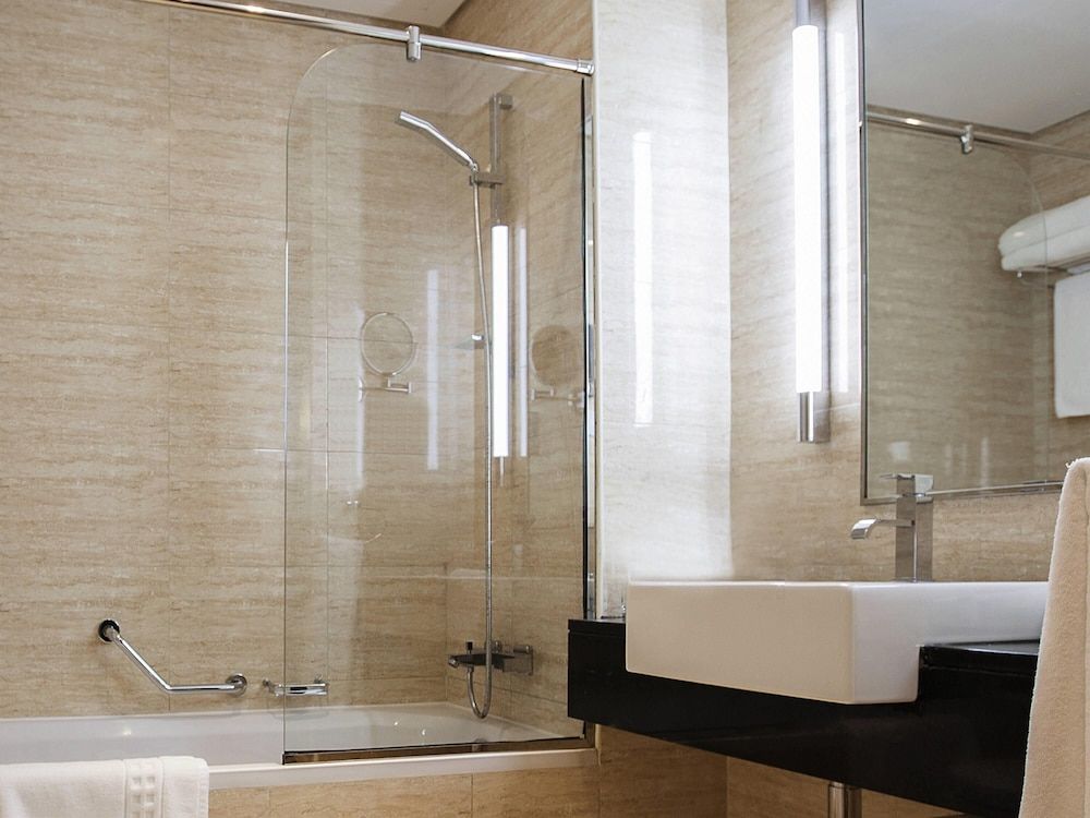 Pullman Dubai Jumeirah Lakes Towers - Hotel and Residence Superior Twin Room, 2 Twin Beds 9