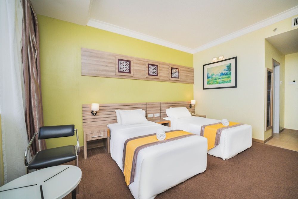 undefined HIG Hotel & Convention 10