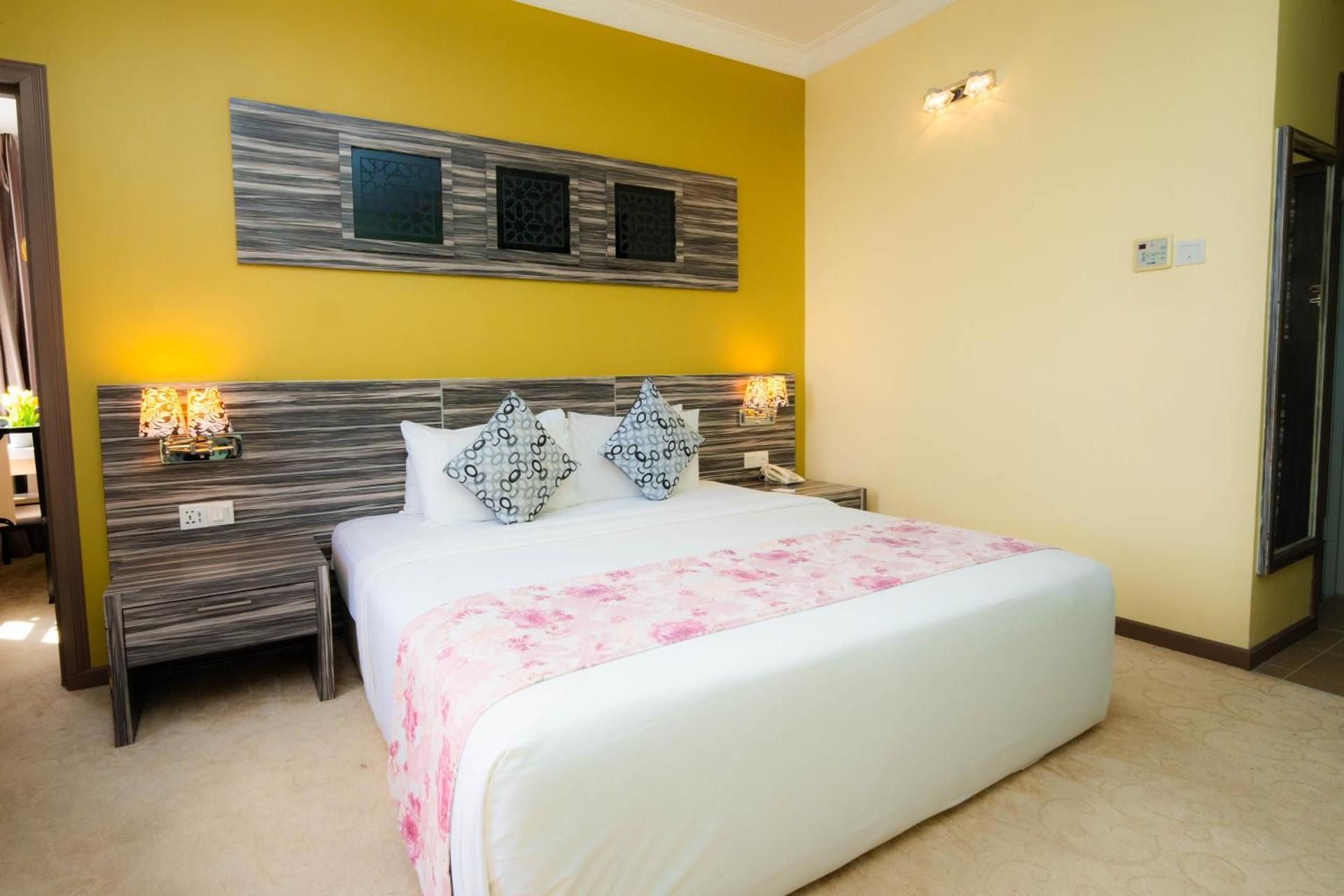 undefined HIG Hotel & Convention 3