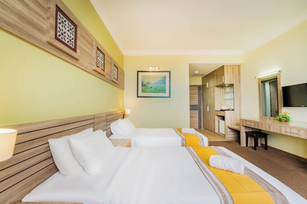 undefined HIG Hotel & Convention 9