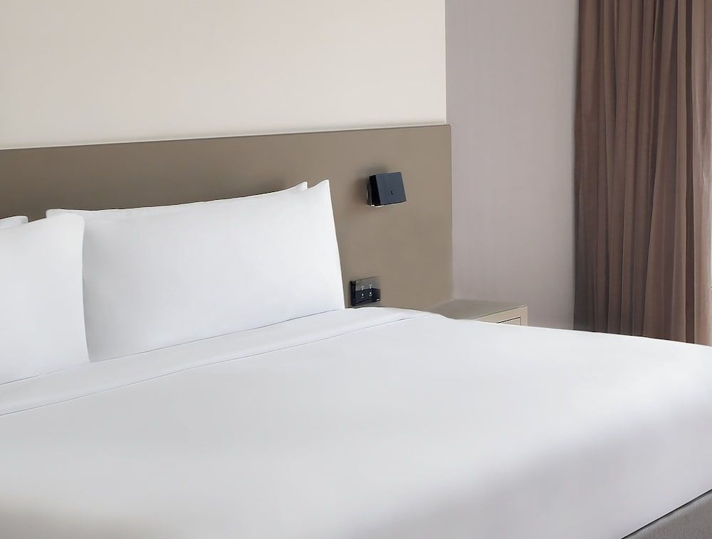 InterContinental Dubai Marina by IHG Classic Room 4