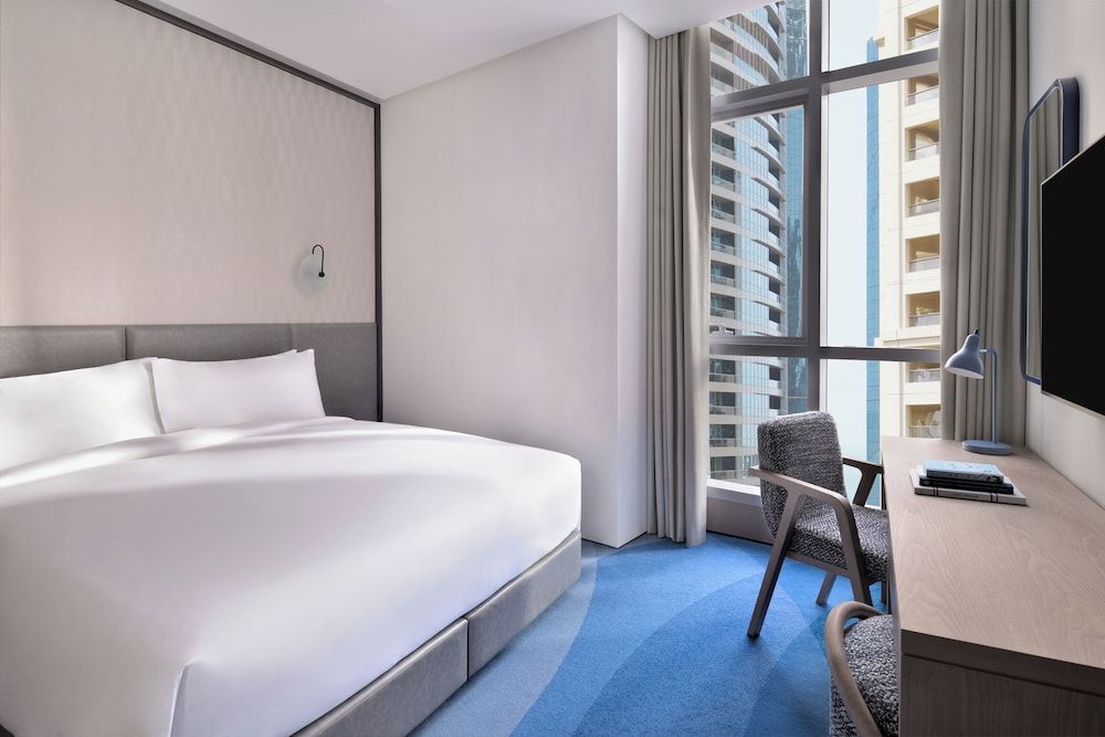Studio, 1 King Bed, Balcony, Marina View