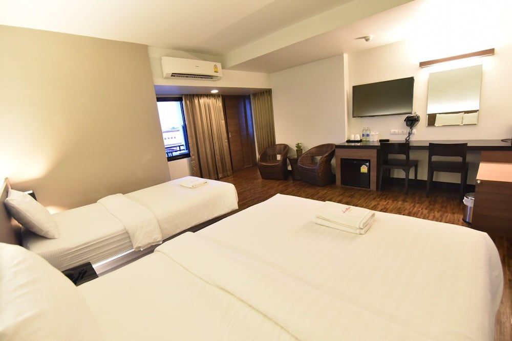 Leevana Hotel Hat Yai Deluxe Triple Room 4