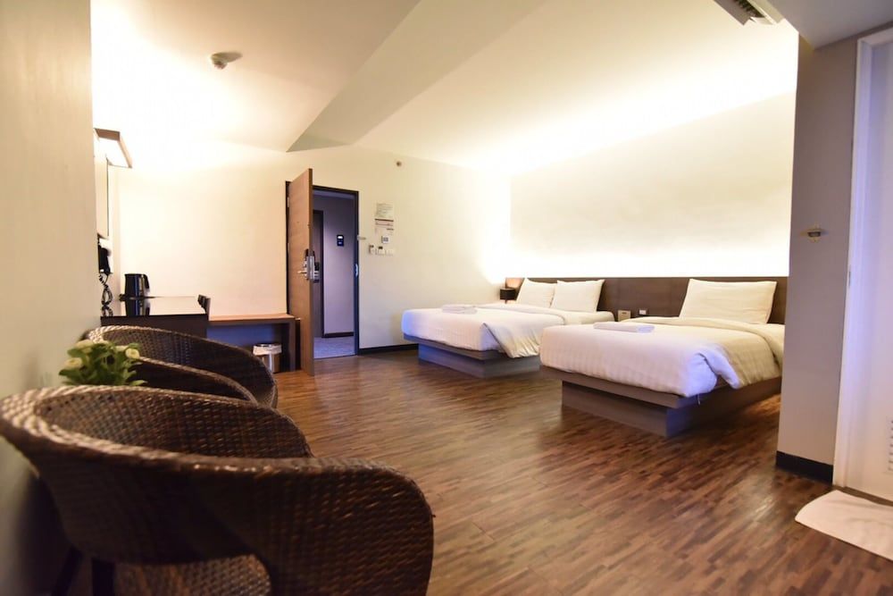 Leevana Hotel Hat Yai Deluxe Triple Room 12