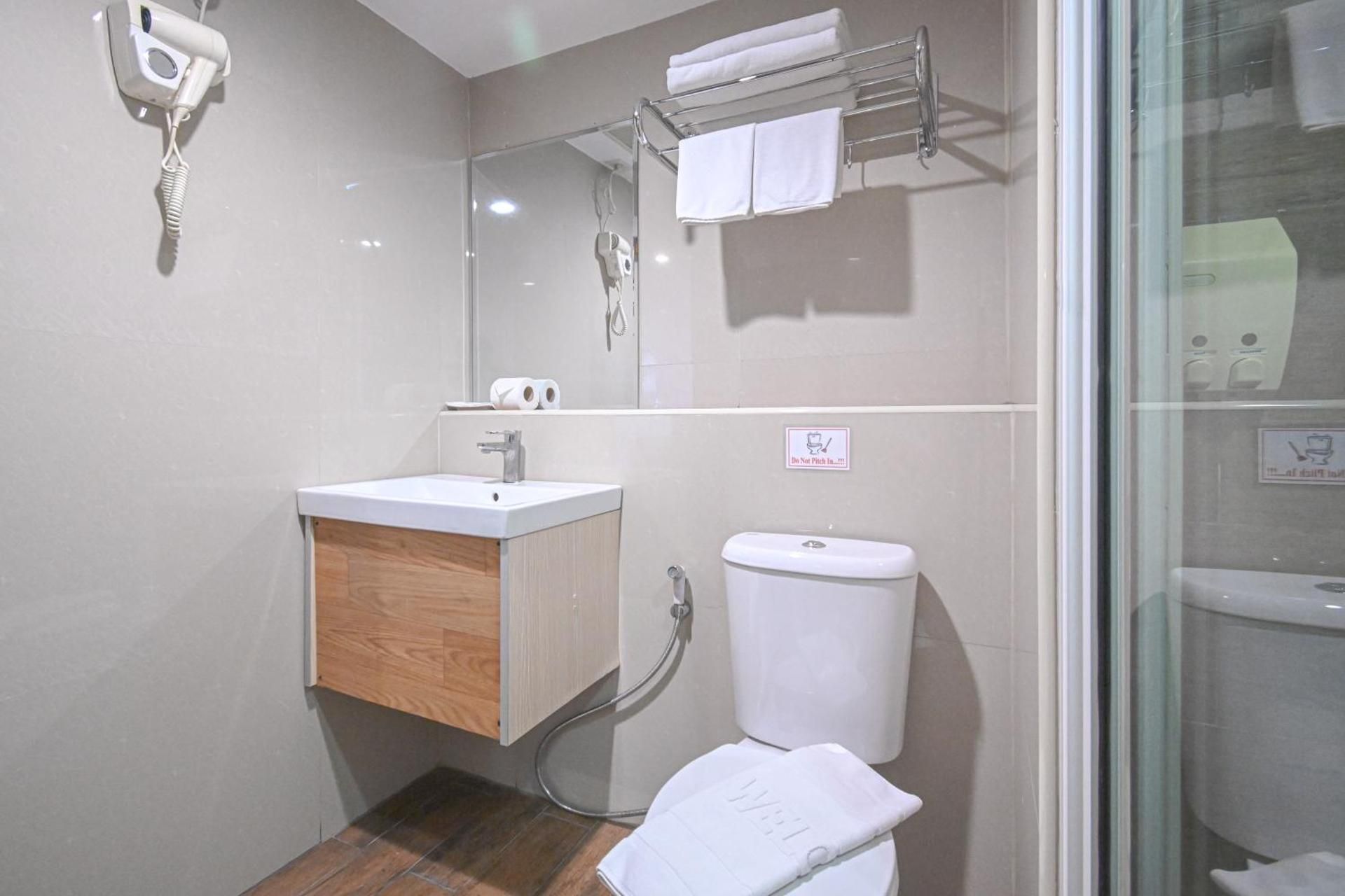 Aranta Suvarnabhumi Deluxe Double or Twin Bed 3