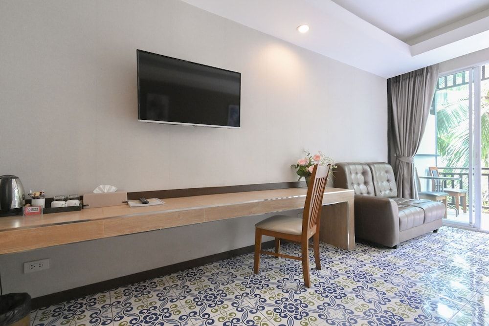 Aranta Suvarnabhumi Deluxe Pool View Triple Room 13