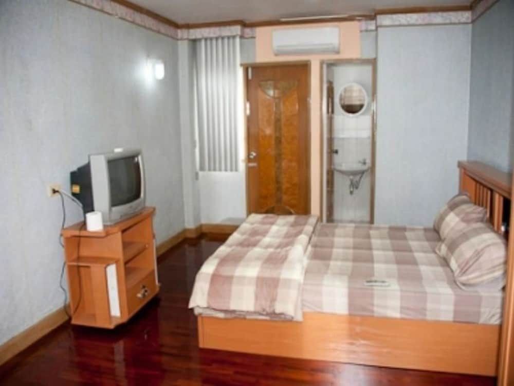 undefined Lotus Condo Downtown 5