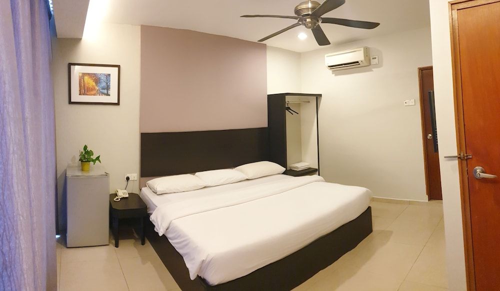 undefined Golden Court Hotel 2