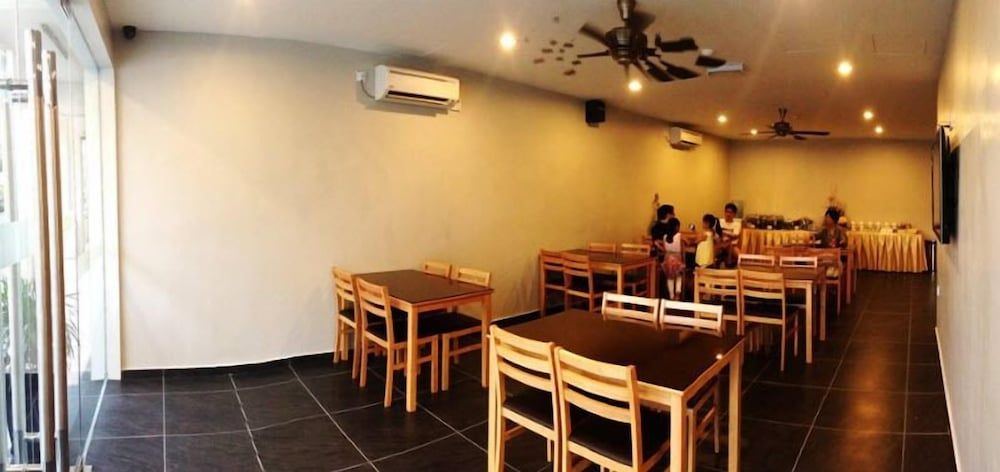 undefined Golden Court Hotel 6