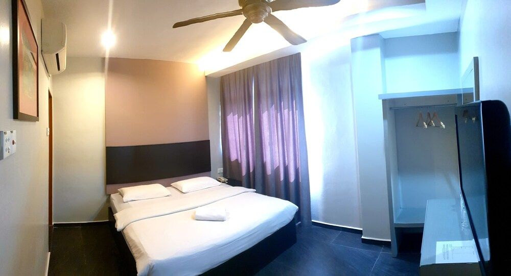 undefined Golden Court Hotel 9