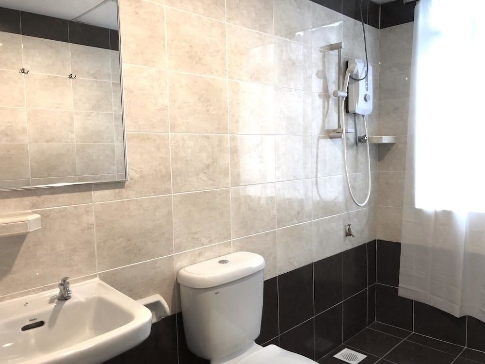 Golden Court Hotel Standard Room 5