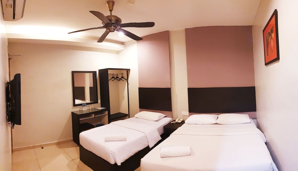 undefined Golden Court Hotel 5