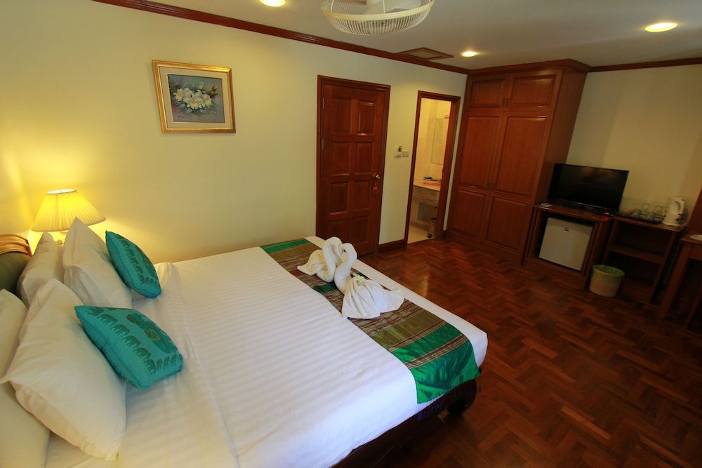 Hua Hin Golf Villa Superior Room 3