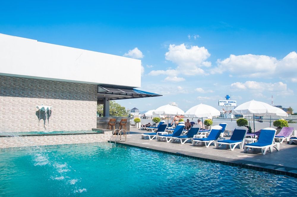 undefined Flipper House Hotel