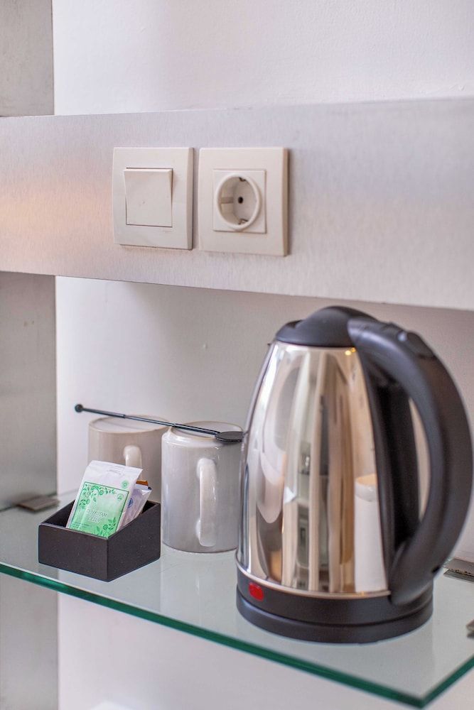 1O1 URBAN Jakarta Kelapa Gading Superior Room 8