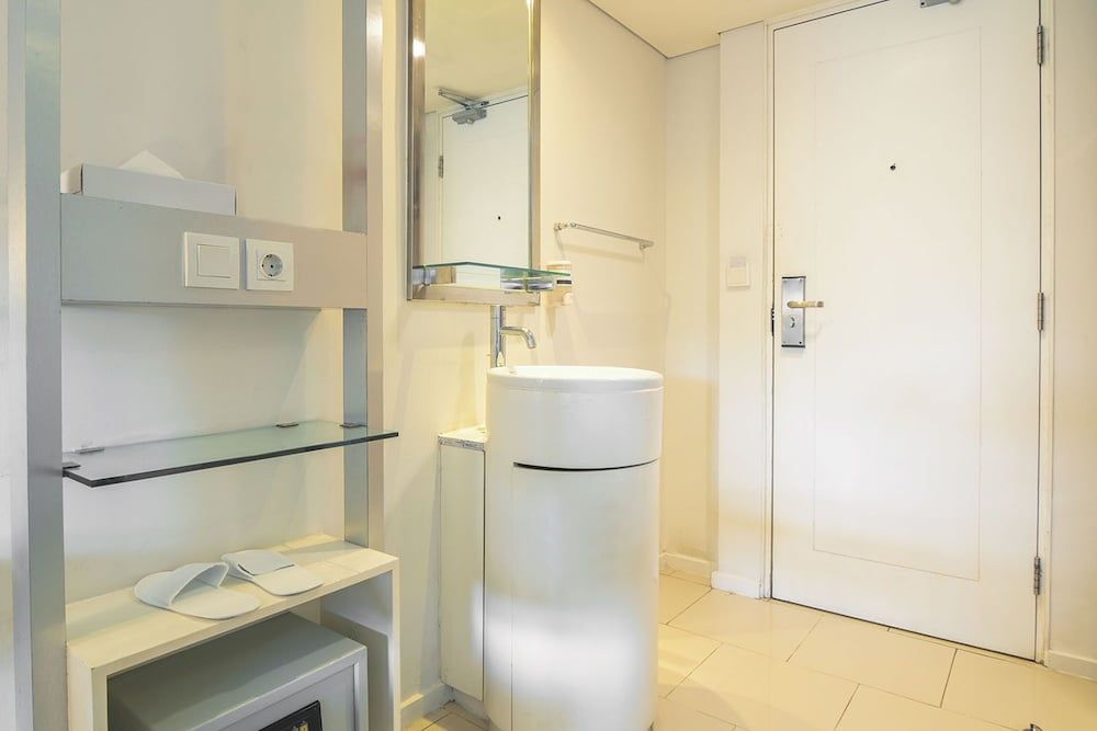 1O1 URBAN Jakarta Kelapa Gading Superior Room 7