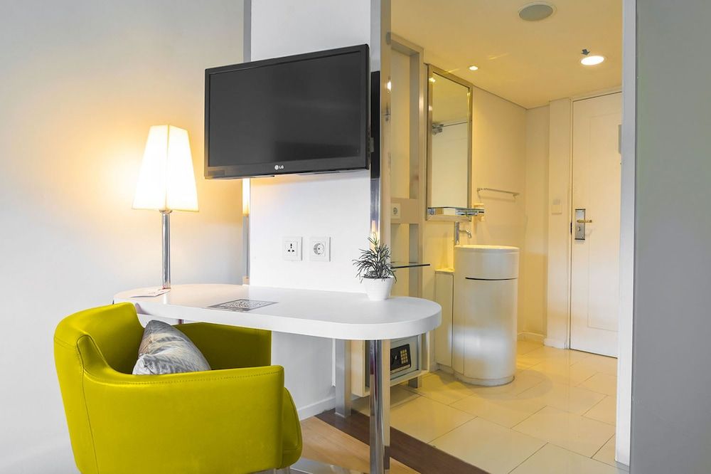 1O1 URBAN Jakarta Kelapa Gading Superior Room 9