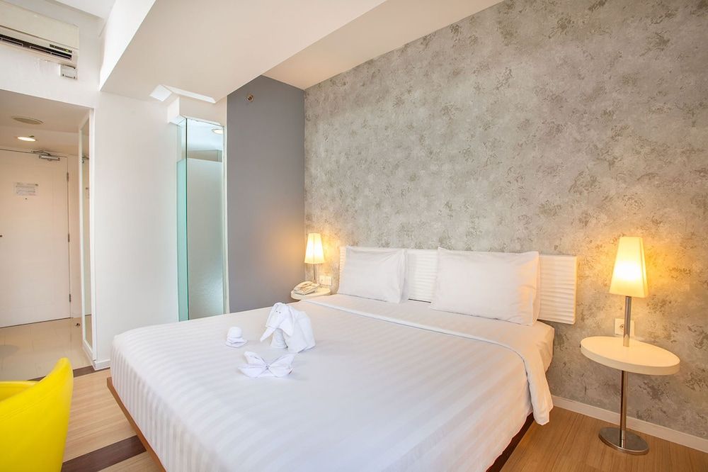 1O1 URBAN Jakarta Kelapa Gading Superior Room 2