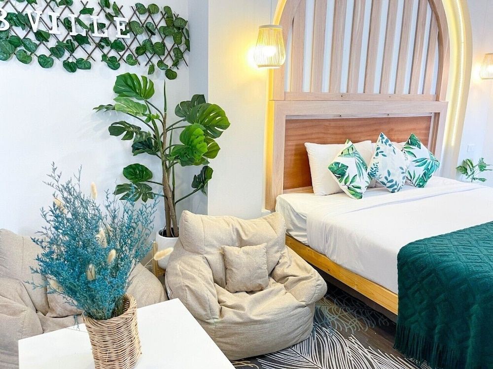 Deluxe Room, 1 King Bed, Non Smoking, Bathtub