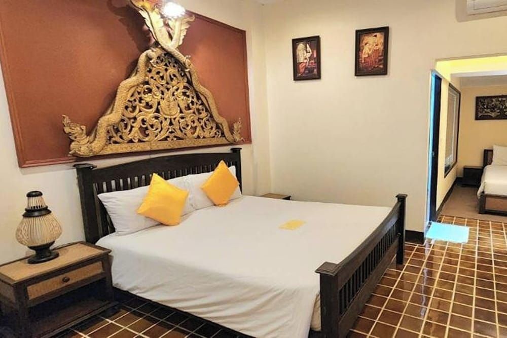 Grand Triple Room, No Windows