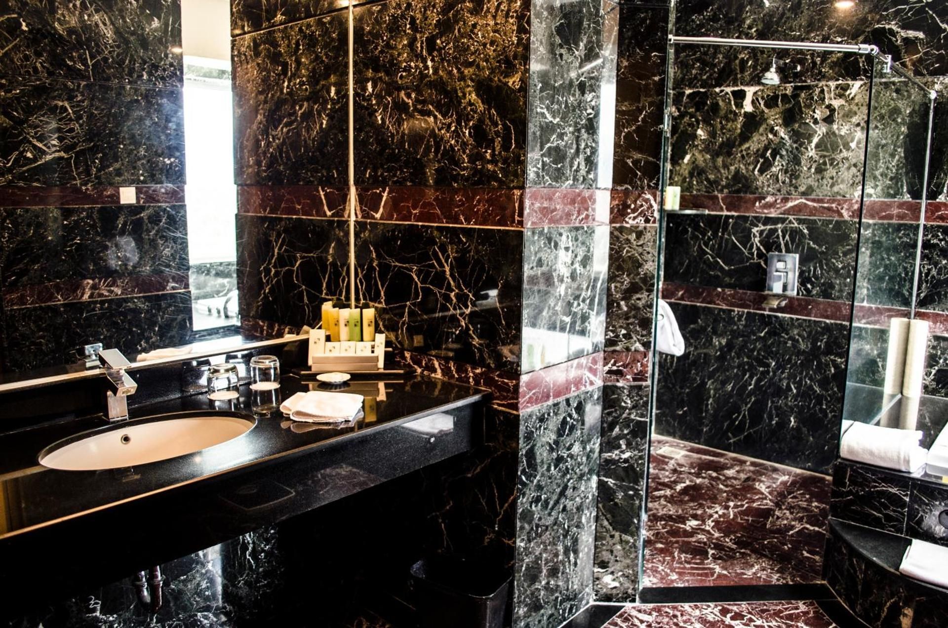 Swiss-Belhotel Maleosan Manado Suite Room 3