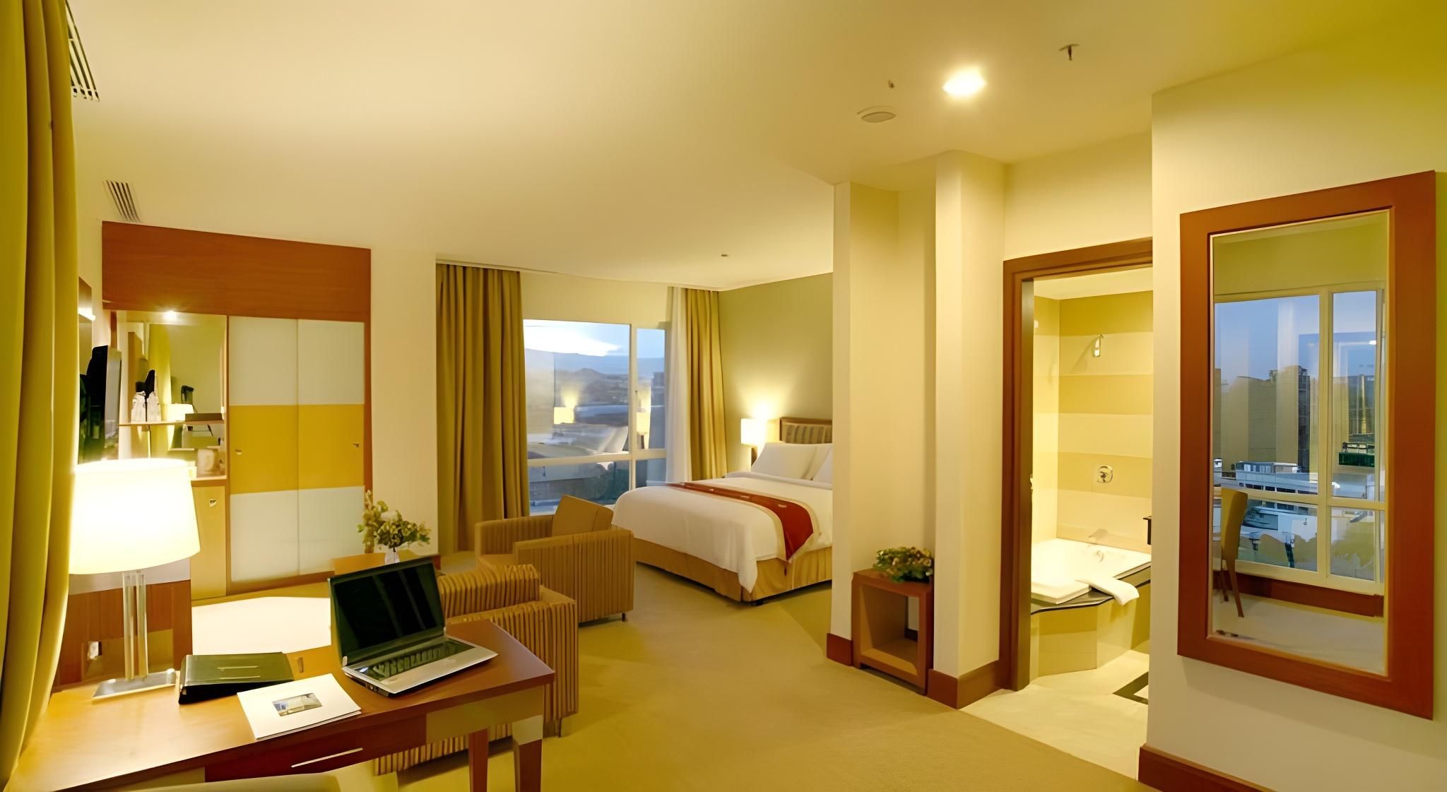 Swiss-Belhotel Maleosan Manado Suite Room 2