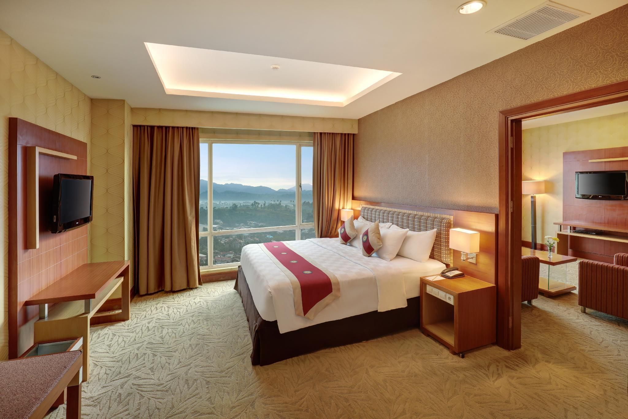 Swiss-Belhotel Maleosan Manado Suite Room