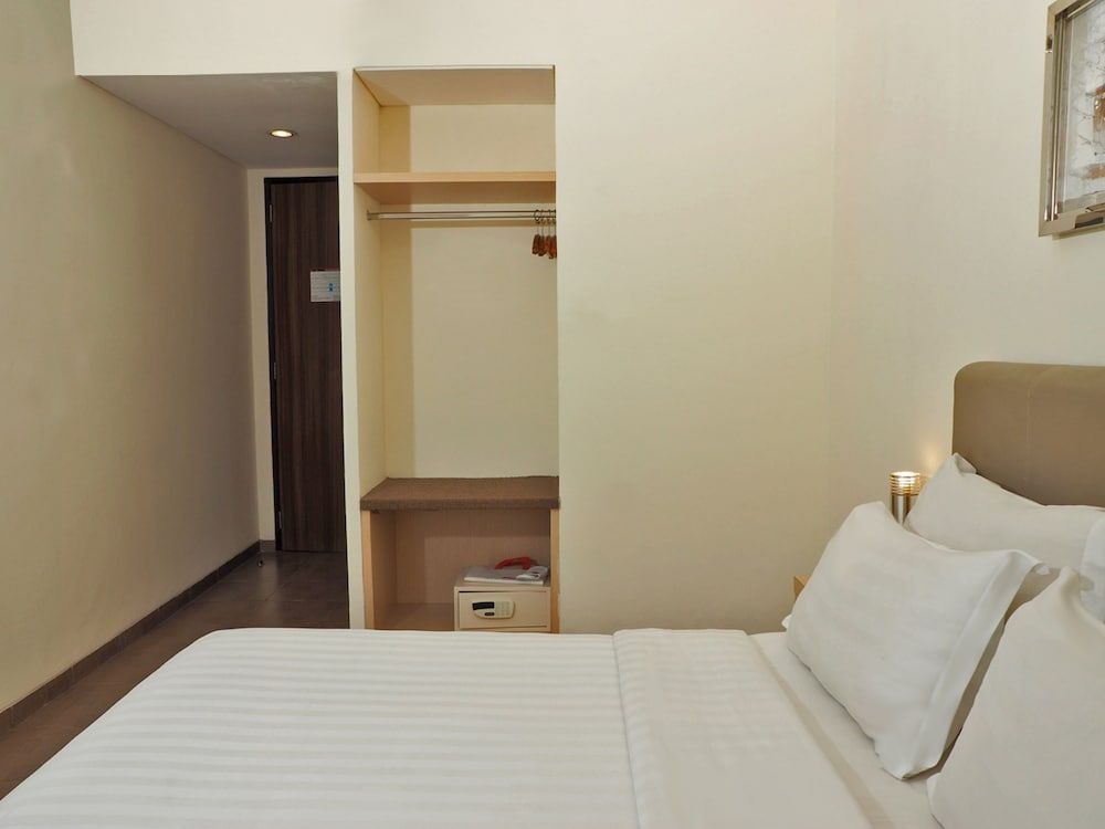 d'primahotel ITC Mangga Dua Superior Room 5
