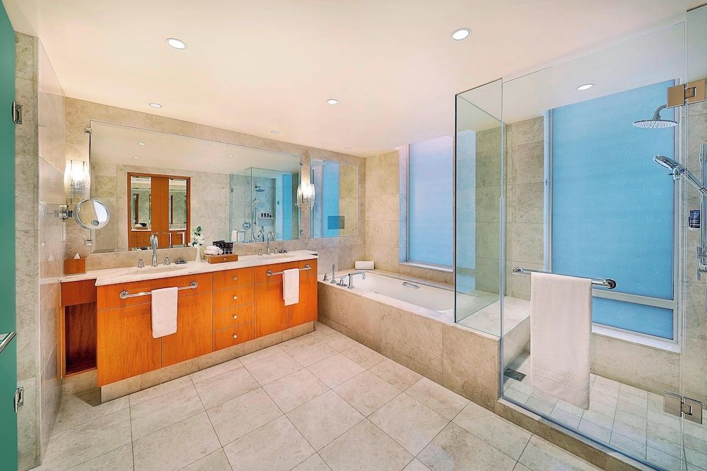 The Ritz-Carlton Executive Residences Apartment, 1 Bedroom 4