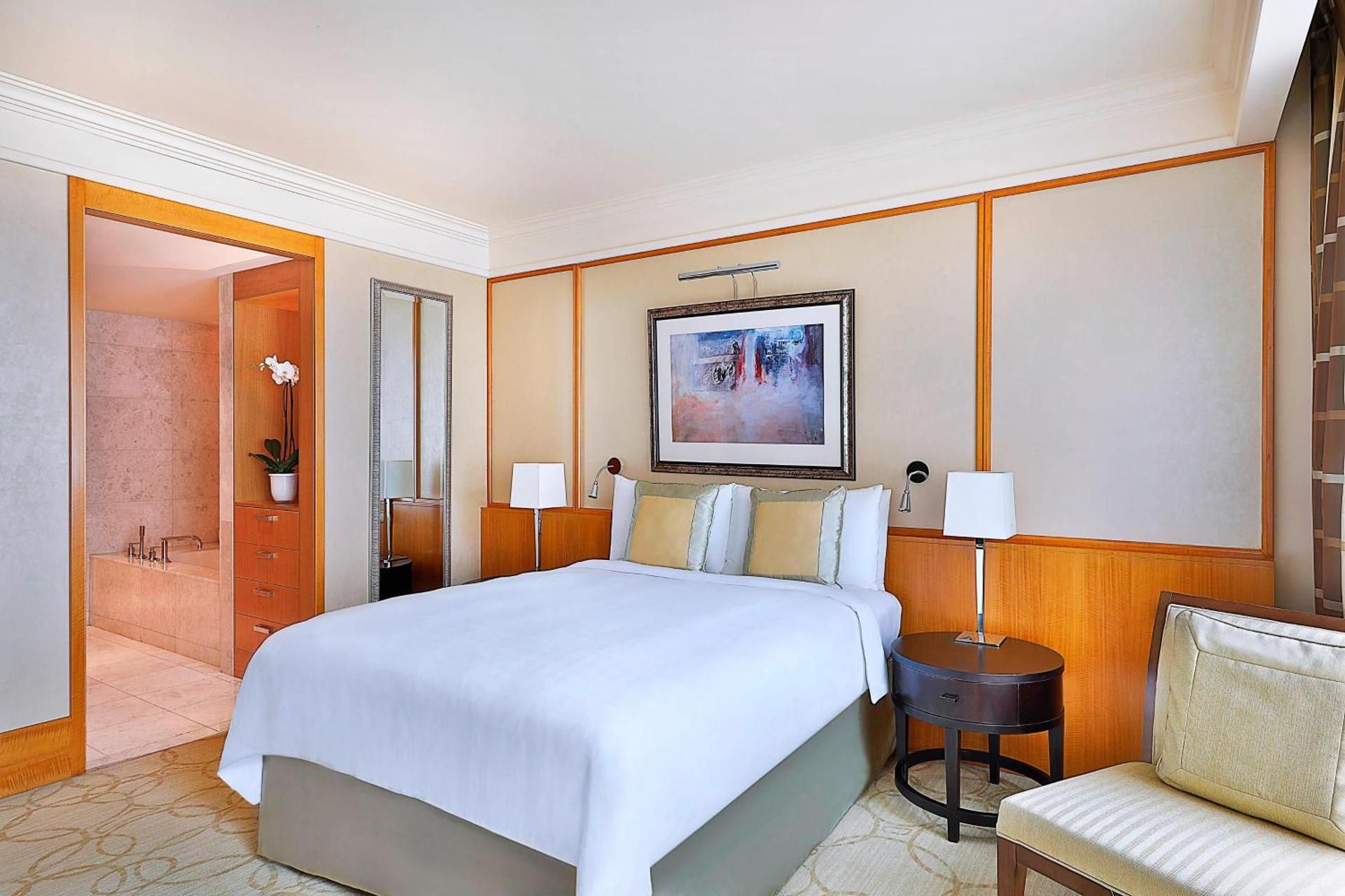 2 Bedroom Apartment, Bedroom 1: 1 King, Bedroom 2: 1 King