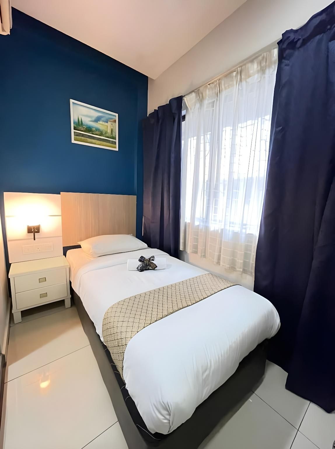 Single Room with Window