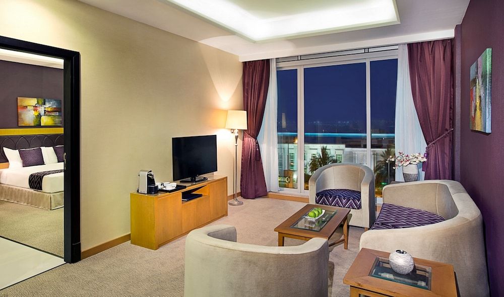 undefined ARMADA AVENUE HOTEL 9