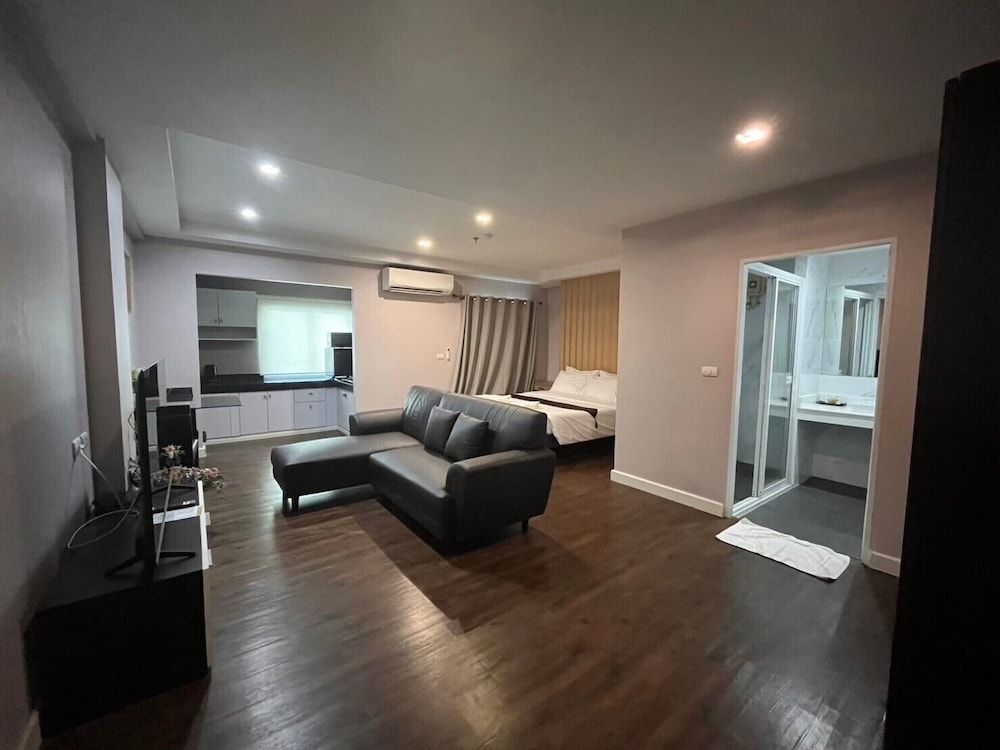 undefined Sunday Platinum Suites 8