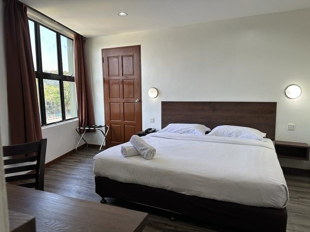 undefined Baron Hotel 7