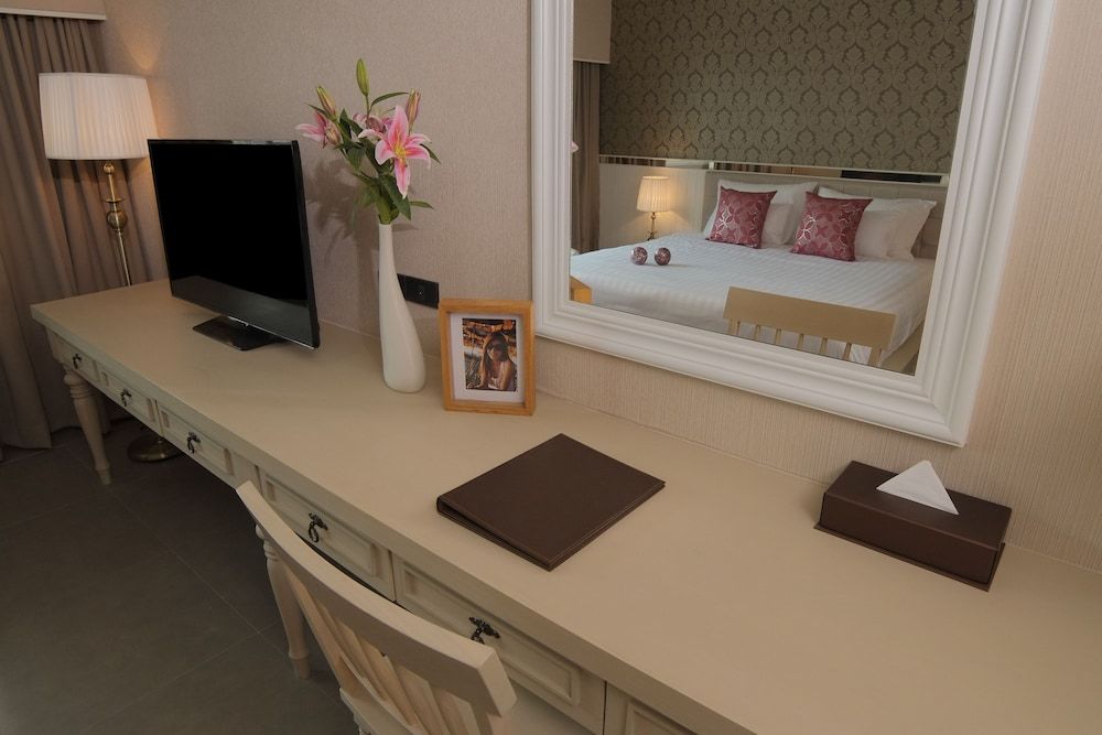 The Raya Surawong Bangkok Superior Room 5