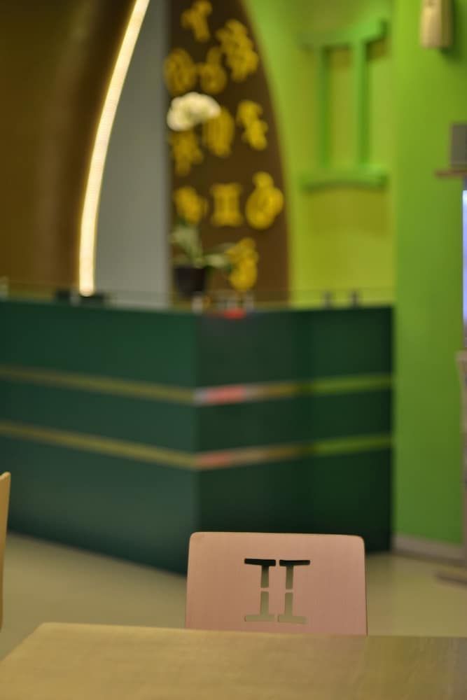 undefined Zodiak MT Haryono by KAGUM Hotels 8