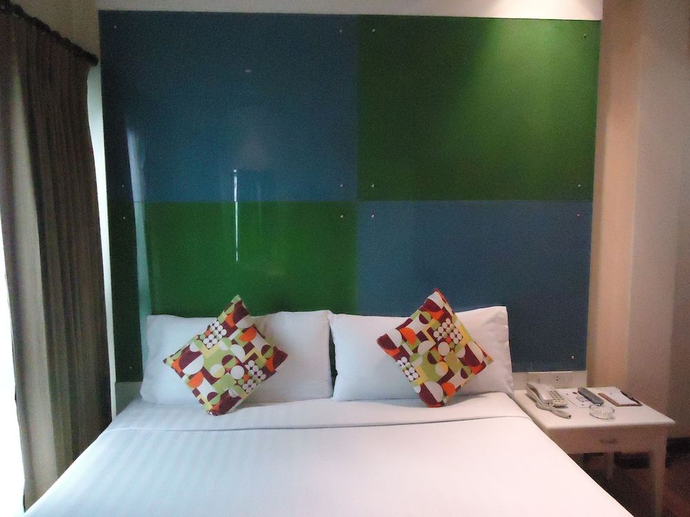 Calypzo Bangkok Superior Room 2
