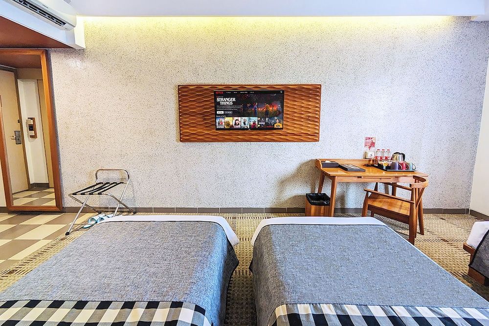 Deluxe Triple Room (Stylish)