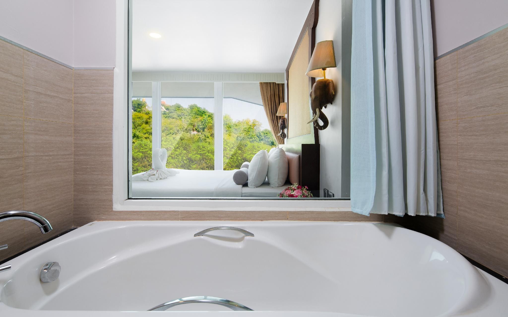 undefined Aiyara Grand Hotel 7