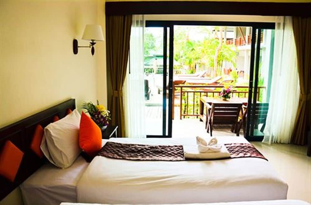 Dream Valley Resort Tonsai Beach Superior Room (With Aircon) 3