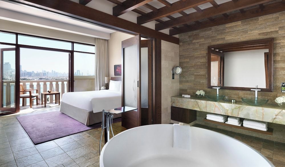 Club Suite, 1 King Bed with Sofa bed, Club Lounge Access, Sea View (Prestige)