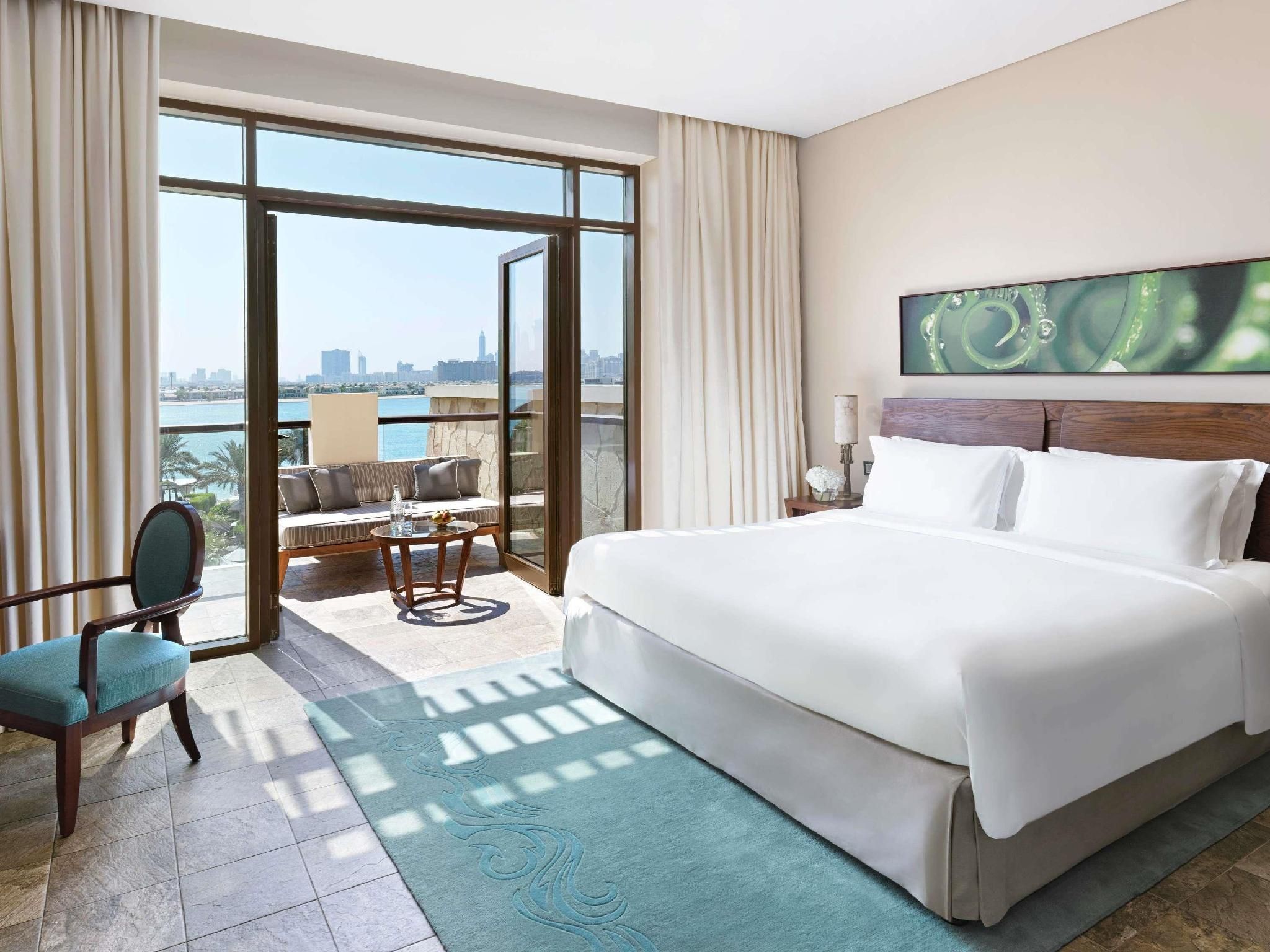 LUXURY ROOM PALM VIEW, 1 King Size Bed, Private Balcony