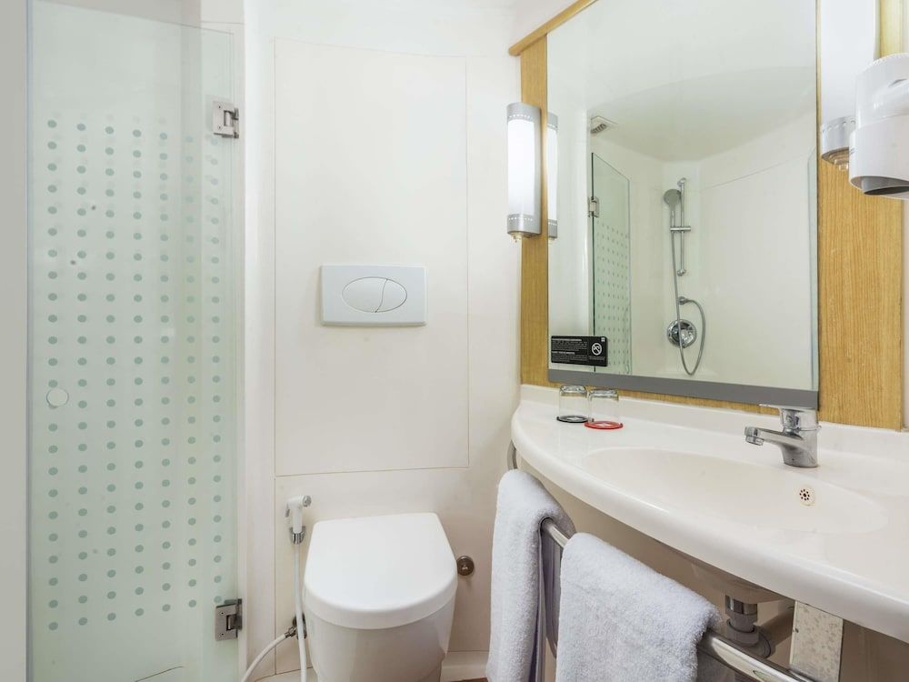 ibis Jakarta Senen Standard Room, 1 Double Bed 3