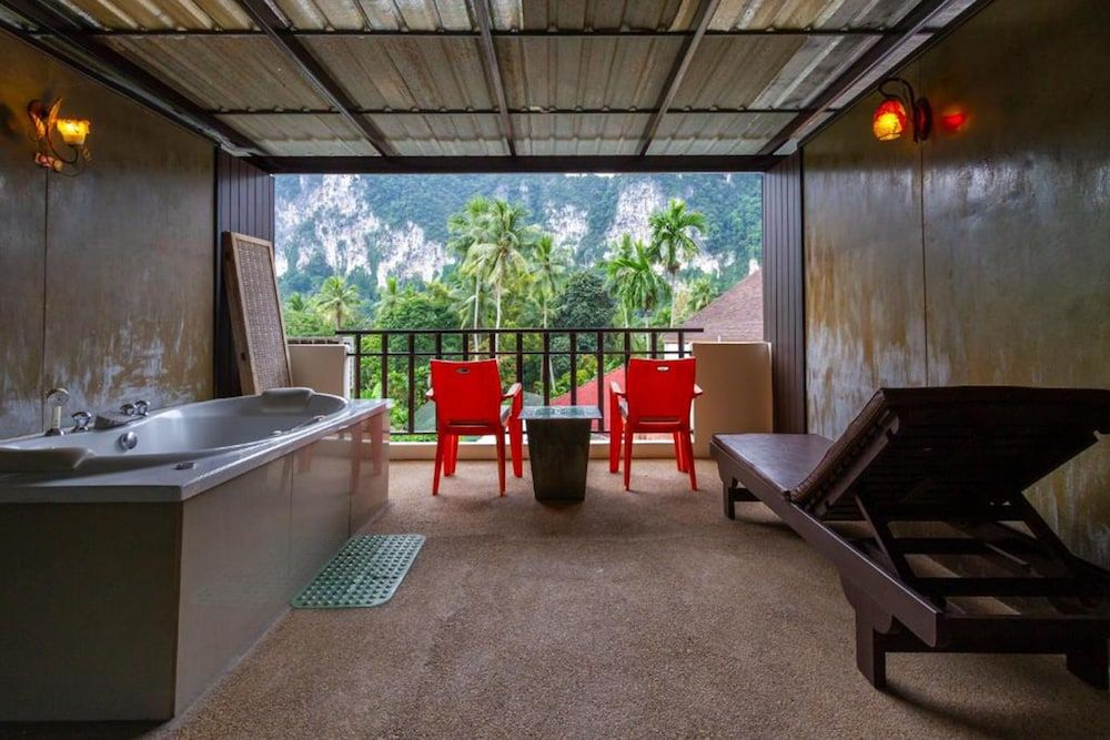 undefined The Haleeva Aonang 8