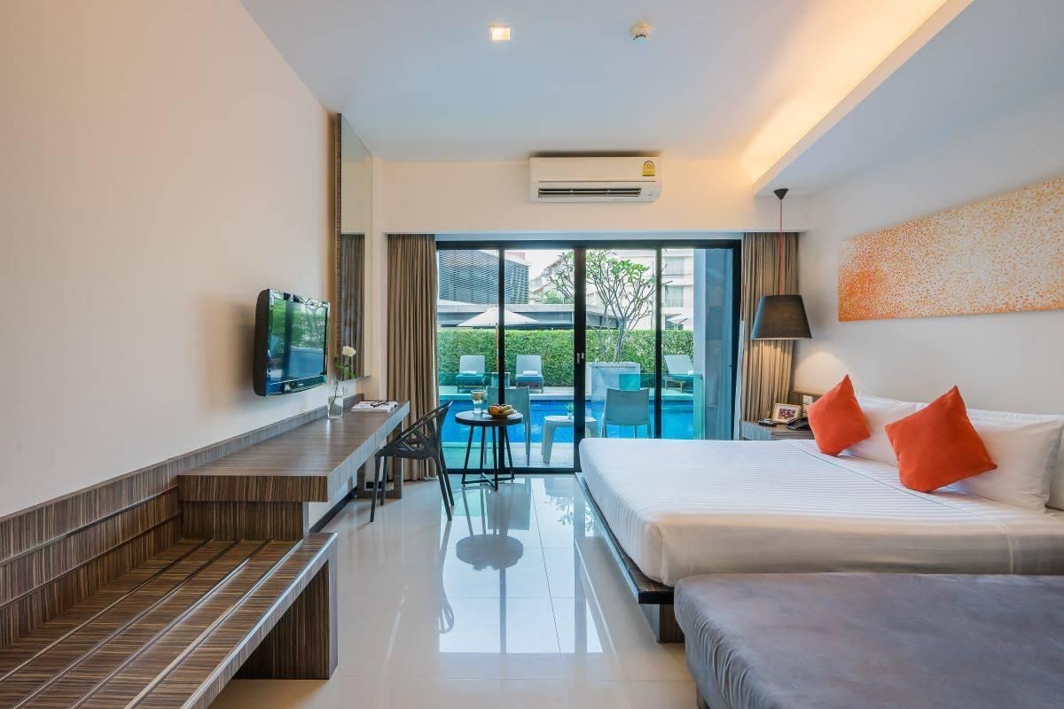 Deluxe Pool Access Room