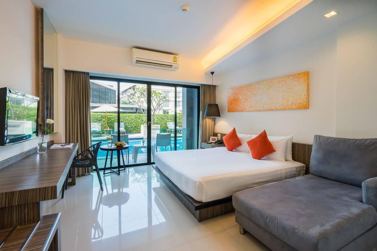 Deluxe Pool Access Room